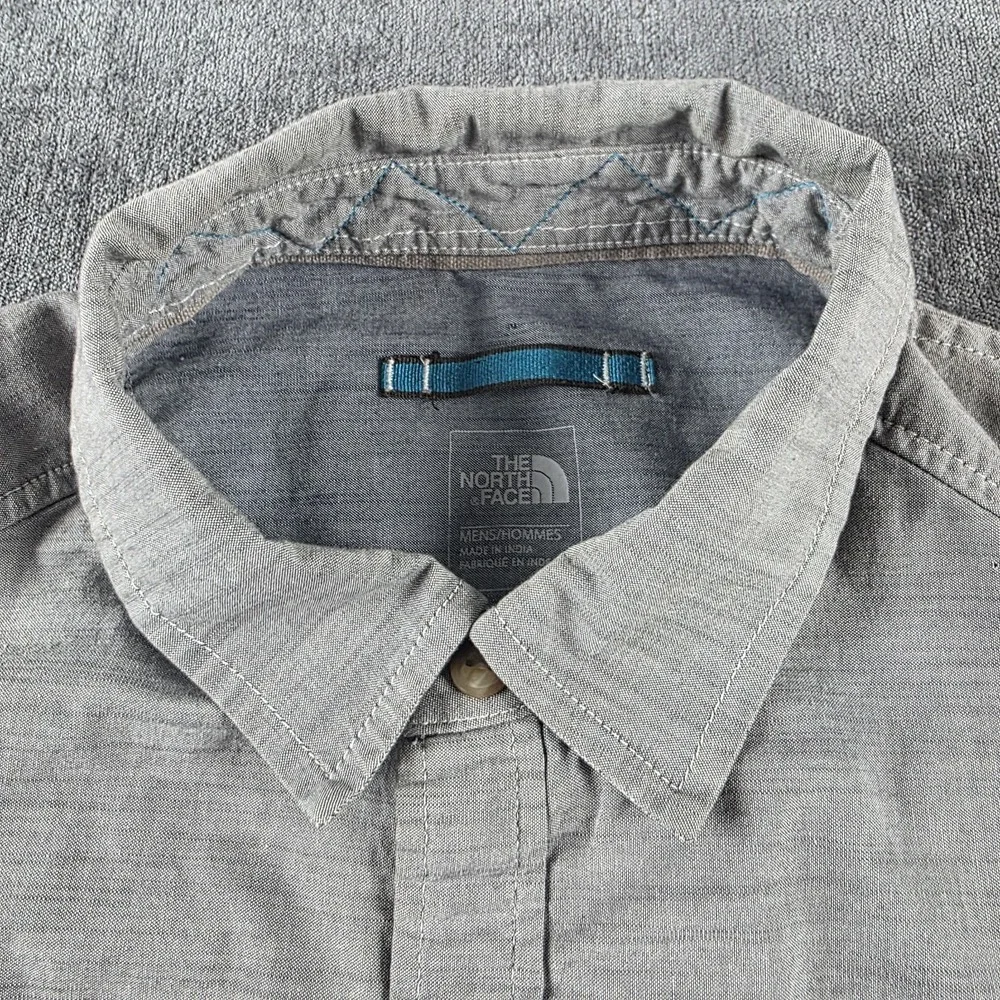 North Face Button Up Shirt Mens Medium Gray Long Sleeve Dual Pocket Casual M